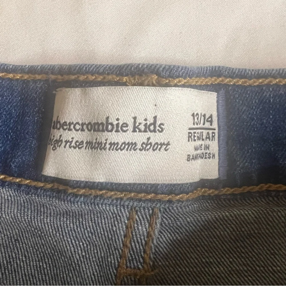 Abercrombie‎ Kids Girls High-Rise Cuffed Shortie Denim Shorts NWT Size 13/14